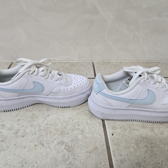 Nike Women's White and Light Blue Sneakers - Picture 6 of 7